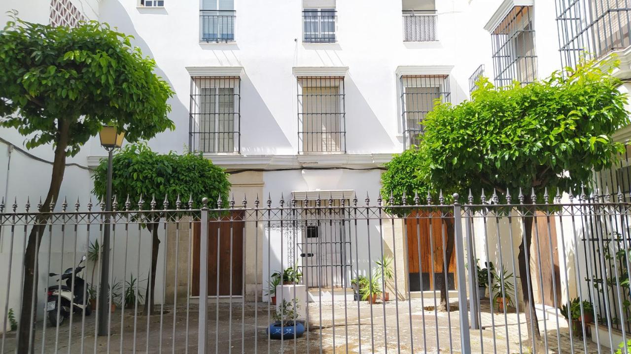 Sherryflat Claveles - Parking Jerez de la Frontera Exterior foto