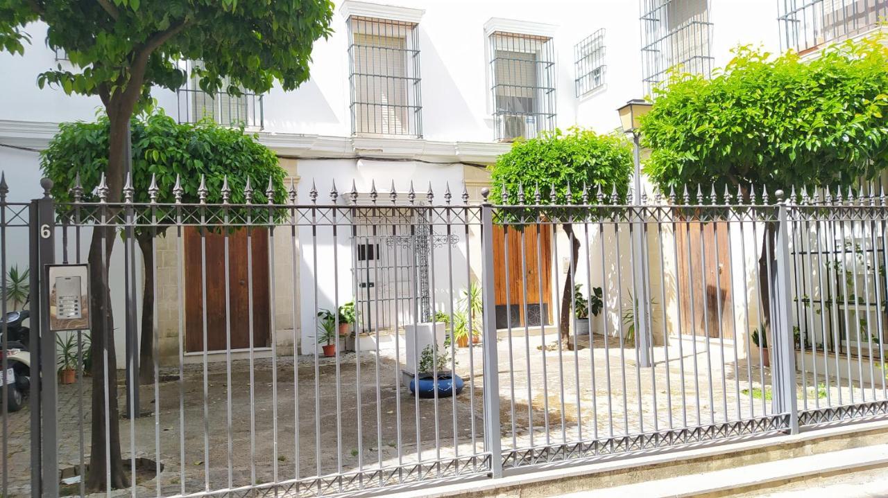 Sherryflat Claveles - Parking Jerez de la Frontera Exterior foto
